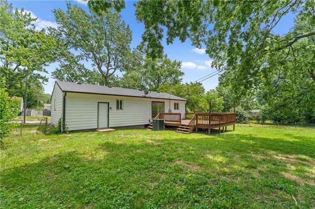 600 W Powahatan Ct, Independence, MO 64056 - back of property with a deck