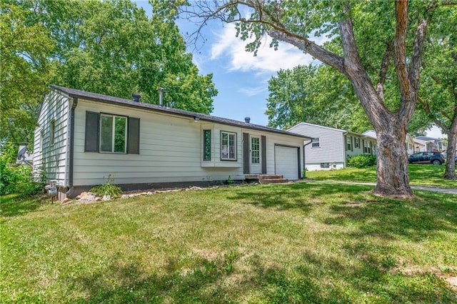 600 W Powahatan Ct, Independence, MO 64056 - view of front of home with a garage and a front yard