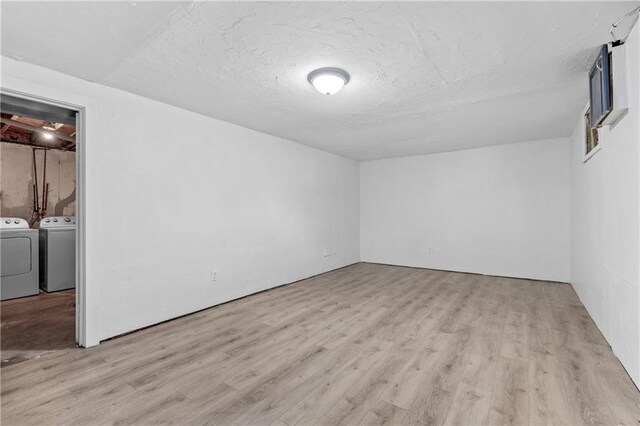 600 W Powahatan Ct, Independence, MO 64056 - spare room with independent washer and dryer, wood finished floors, and a textured ceiling