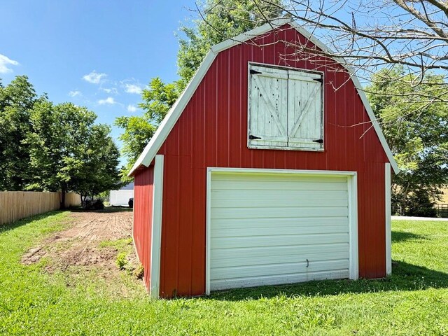 622 Morgan Dr, Stockton, MO 65785 - detached garage with driveway