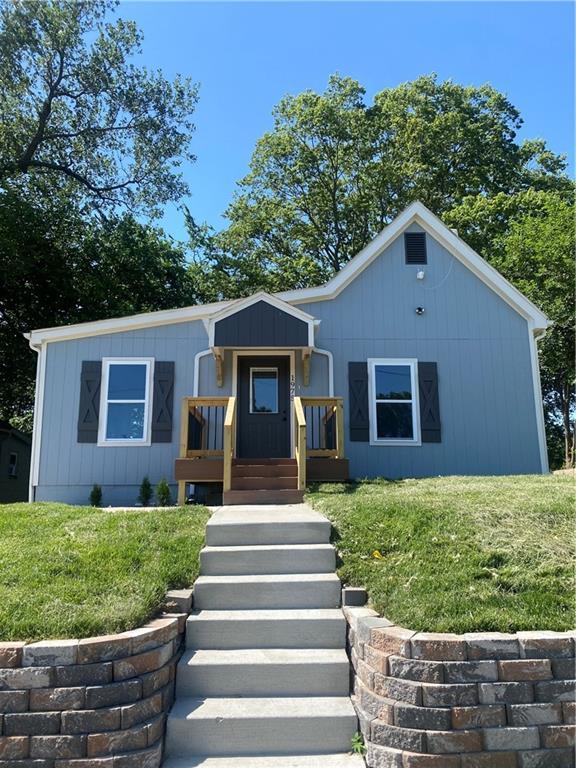 1975 Parallel Pkwy, Kansas City, KS 66104 - view of front of house featuring a front lawn