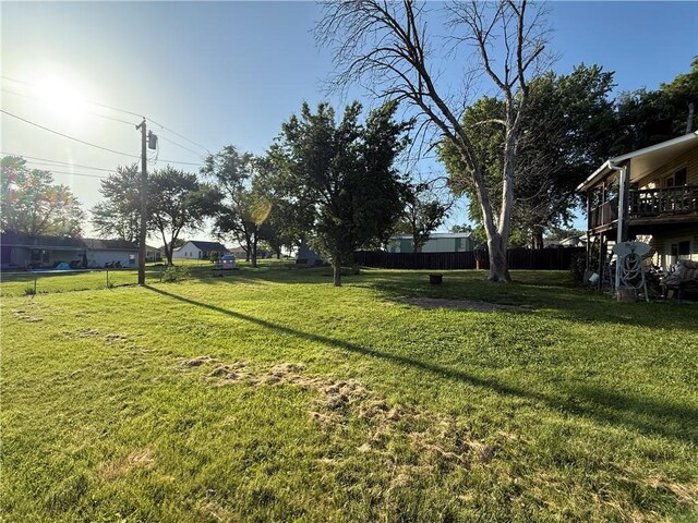 913 N Pine St, Cameron, MO 64429 - view of yard