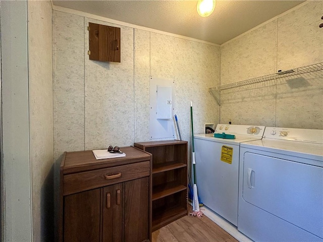 122 Fairway Dr, Mound City, KS 66056 - laundry area featuring washing machine and dryer, light wood-type flooring, and electric panel