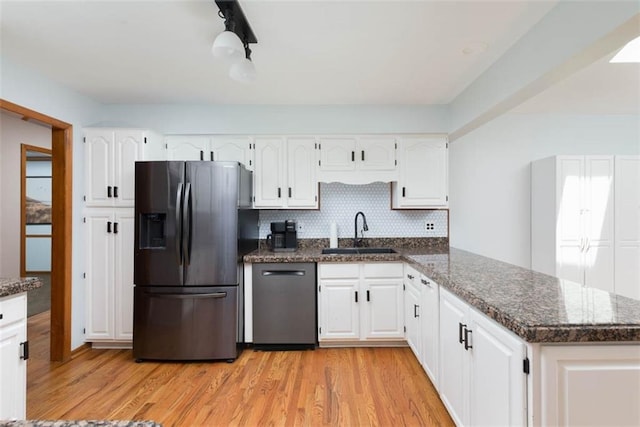 3147 N 131st St, Kansas City, KS 66109 - kitchen featuring stainless steel appliances, a peninsula, white cabinetry, and light wood finished floors