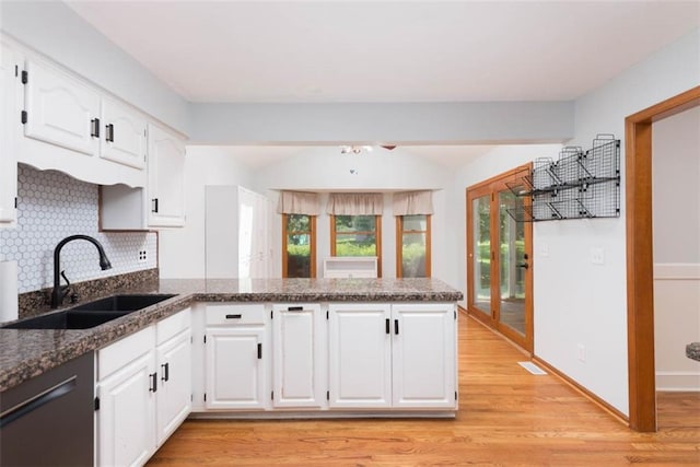 3147 N 131st St, Kansas City, KS 66109 - kitchen featuring dishwasher, a peninsula, light wood-style floors, tasteful backsplash, and white cabinetry