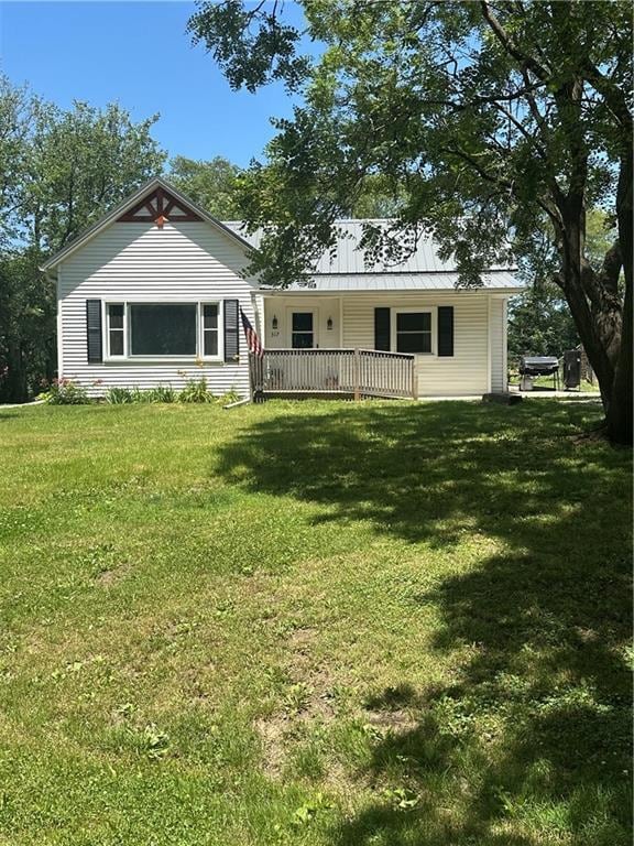 317 Chrissenger St, Burlington Junction, MO 64428 - view of front of home with a front yard and a metal roof