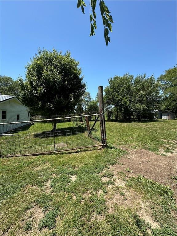 317 Chrissenger St, Burlington Junction, MO 64428 - view of yard