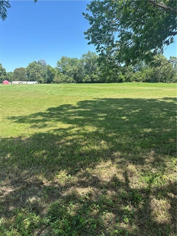 317 Chrissenger St, Burlington Junction, MO 64428 - view of green lawn with a view of countryside
