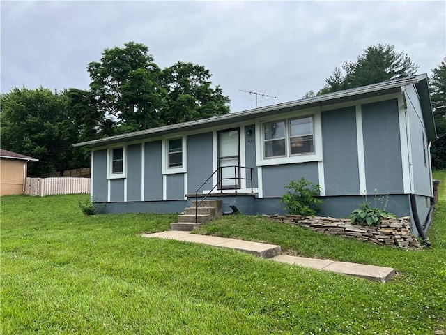 1423 Hickory St, Atchison, KS 66002 - ranch-style house featuring stucco siding
