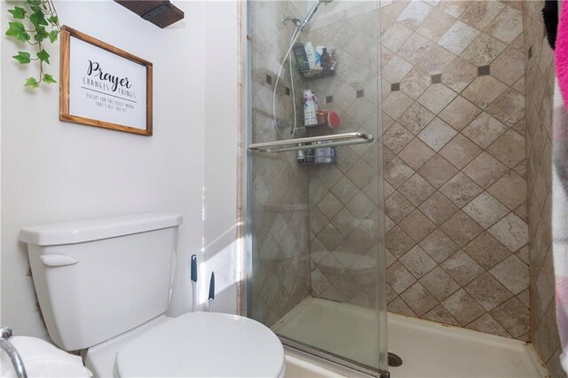 1005 SE Alice St, Blue Springs, MO 64014 - full bathroom with toilet and a shower stall