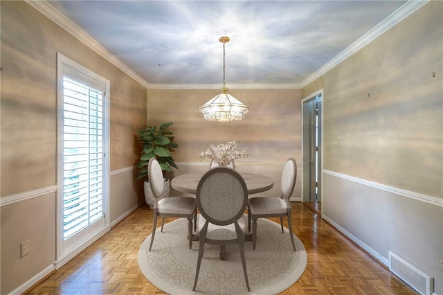 9015 Outlook Dr, Overland Park, KS 66207 - dining area with baseboards and a chandelier