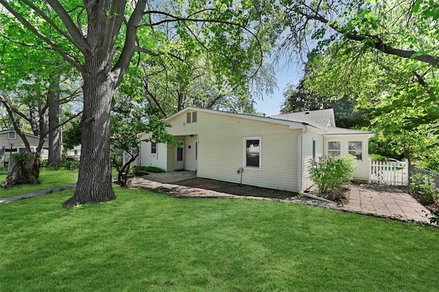 2704 Garland St, Leavenworth, KS 66048 - view of front of home featuring a patio area