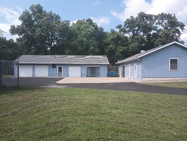1712 S Hands St, Independence, MO 64055 - view of front of house featuring a detached garage