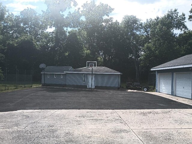 1712 S Hands St, Independence, MO 64055 - view of garage