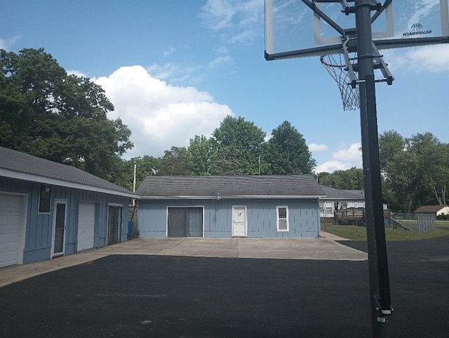 1712 S Hands St, Independence, MO 64055 - view of garage