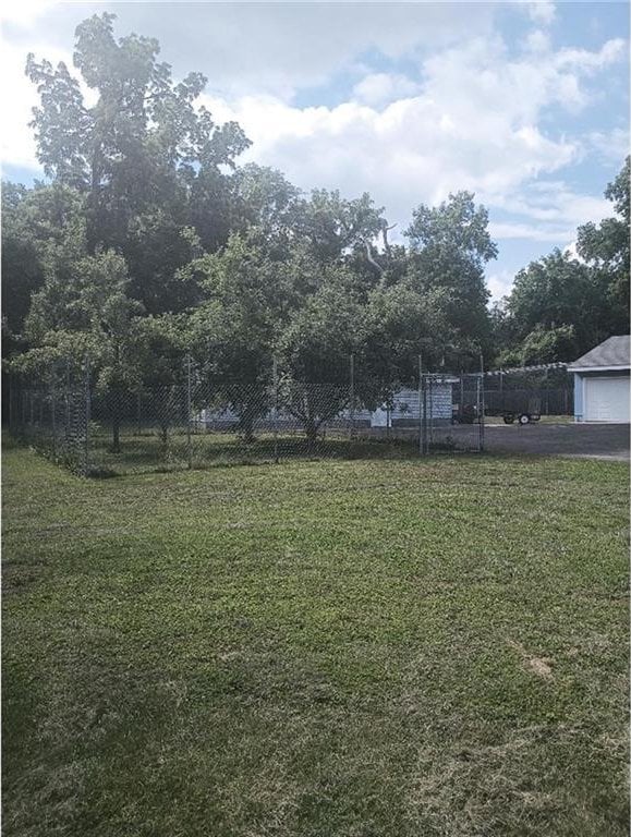 1712 S Hands St, Independence, MO 64055 - view of yard