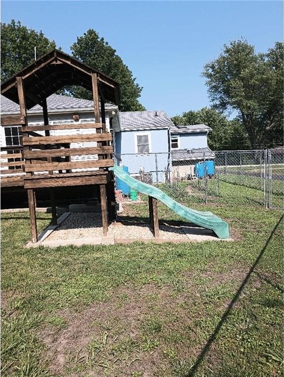 1712 S Hands St, Independence, MO 64055 - view of playground