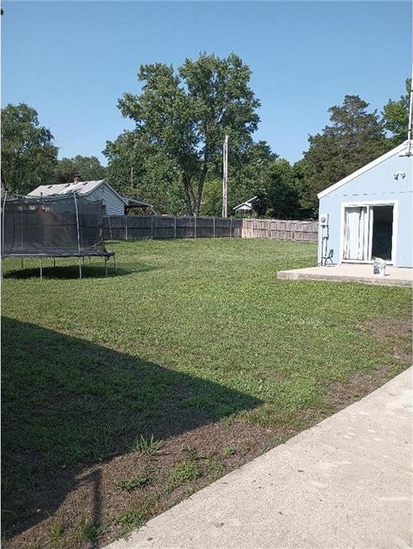 1712 S Hands St, Independence, MO 64055 - view of yard with a trampoline