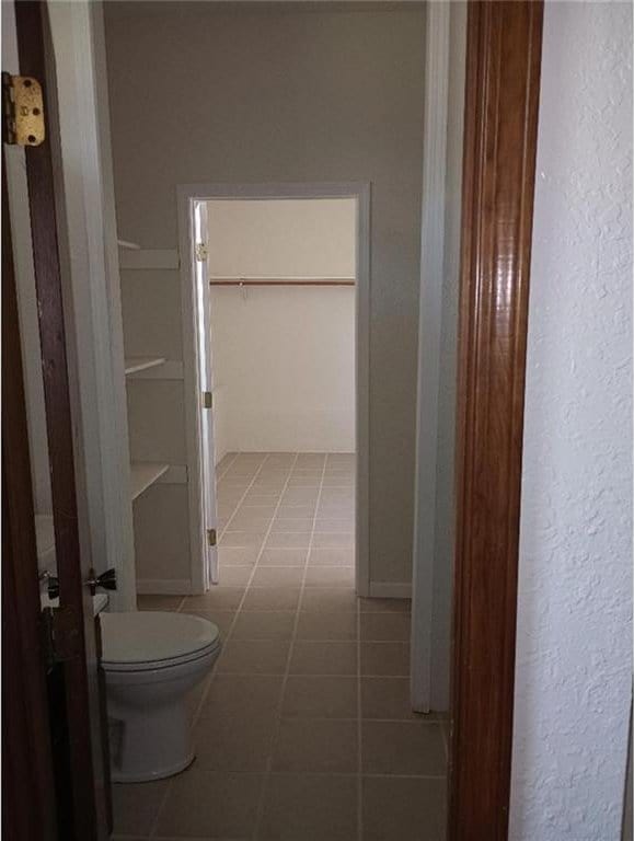 1712 S Hands St, Independence, MO 64055 - bathroom with toilet and a textured wall