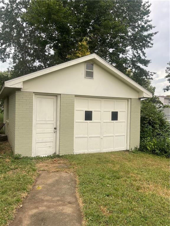 400 N Institute St, Richmond, MO 64085 - view of detached garage