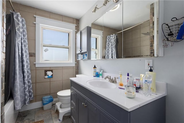 820 S Main St, Lansing, KS 66043 - bathroom with vanity and shower / tub combo