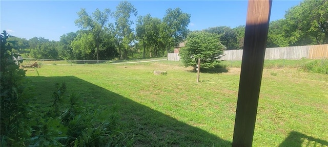 820 S Main St, Lansing, KS 66043 - view of yard