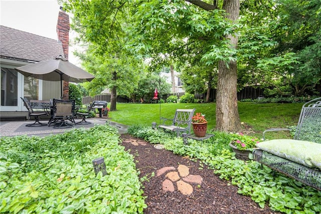 8404 Rosehill Rd, Lenexa, KS 66215 - fenced backyard featuring a patio