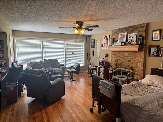 106 Northview Dr, Excelsior Springs, MO 64024 - living area featuring wood finished floors, a ceiling fan, a textured ceiling, and healthy amount of natural light
