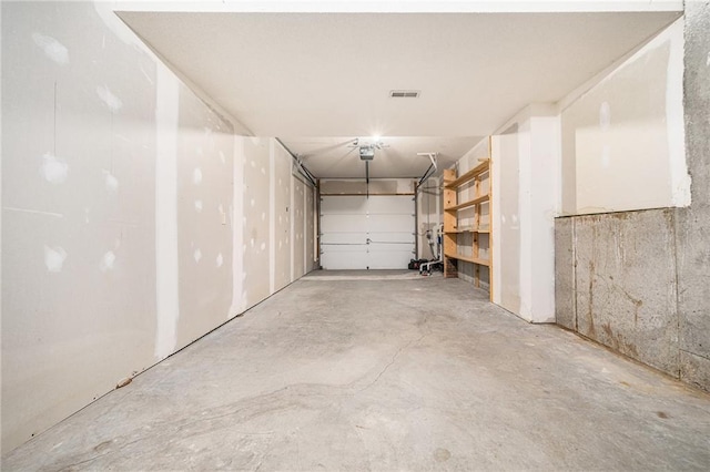 19208 E Lynchburg Pl, Independence, MO 64058 - garage featuring a garage door opener