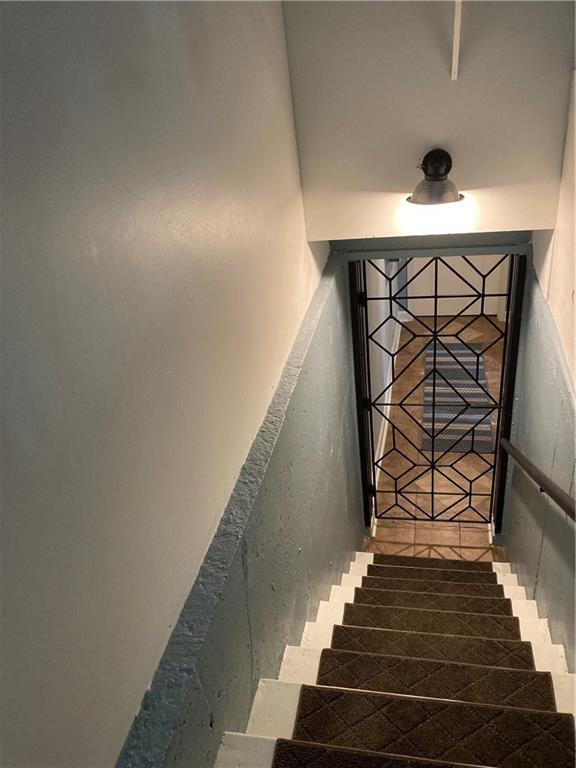 7909 Appleton Ave, Raytown, MO 64138 - view of stairs