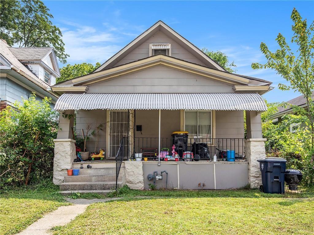 3341 Chestnut Ave, Kansas City, MO 64128 - rear view of property with a yard and a porch