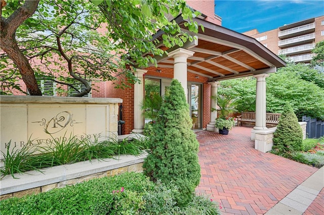 4900 Central St Unit 104, Kansas City, MO 64112 - view of patio / terrace