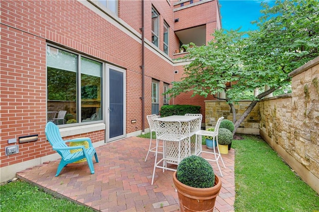 4900 Central St Unit 104, Kansas City, MO 64112 - view of patio