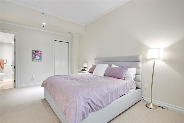 4900 Central St Unit 104, Kansas City, MO 64112 - carpeted bedroom featuring ornamental molding, ensuite bath, a closet, and recessed lighting