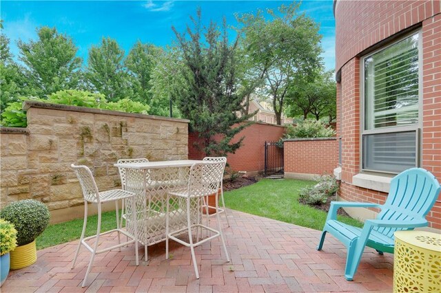4900 Central St Unit 104, Kansas City, MO 64112 - view of patio / terrace with outdoor dining area