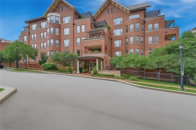 4900 Central St Unit 104, Kansas City, MO 64112 - view of apartment building / complex