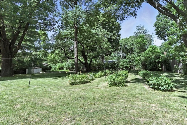 7100 Antioch Rd, Merriam, KS 66204 - view of grassy yard featuring a shed