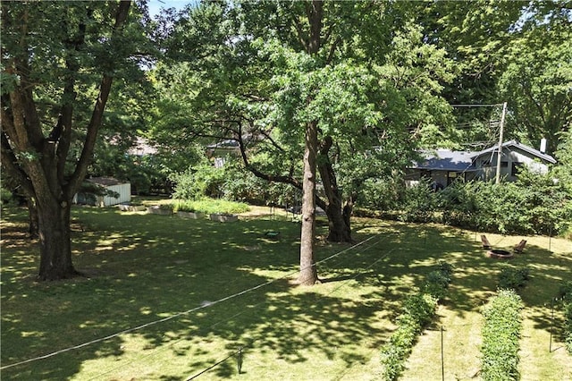 7100 Antioch Rd, Merriam, KS 66204 - view of green lawn featuring an outdoor structure