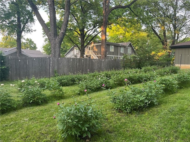 7100 Antioch Rd, Merriam, KS 66204 - view of yard