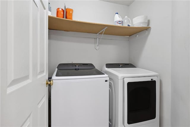 14162 W 150th Ct, Olathe, KS 66062 - laundry area with washing machine and dryer