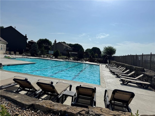 14162 W 150th Ct, Olathe, KS 66062 - community pool with a patio area