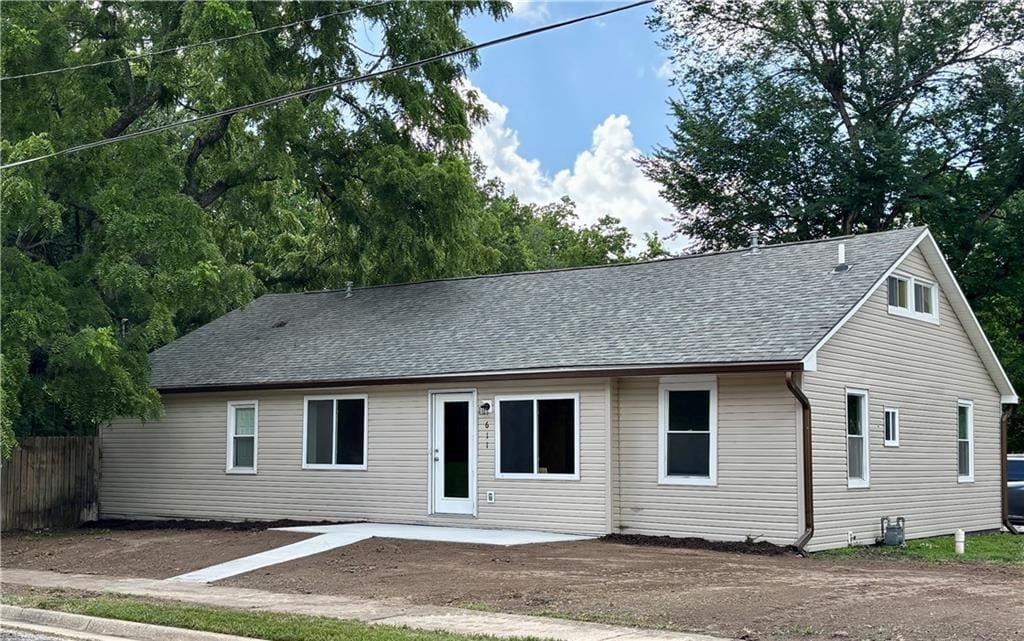 611 W Poplar St, Olathe, KS 66061 - photo 1