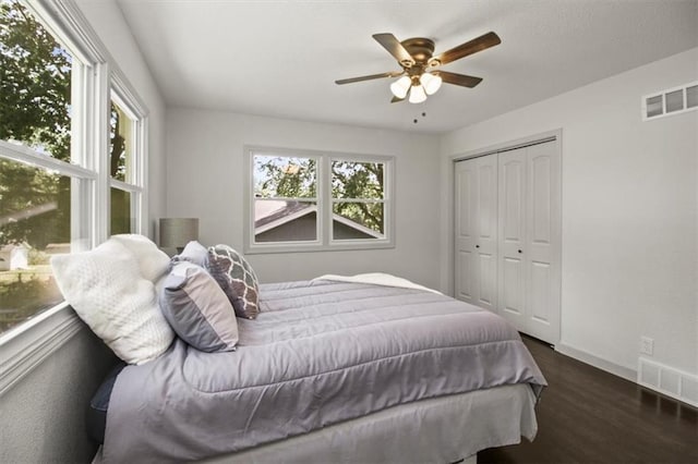 5015 S Marion Ave, Independence, MO 64055 - bedroom featuring wood finished floors, a closet, and ceiling fan