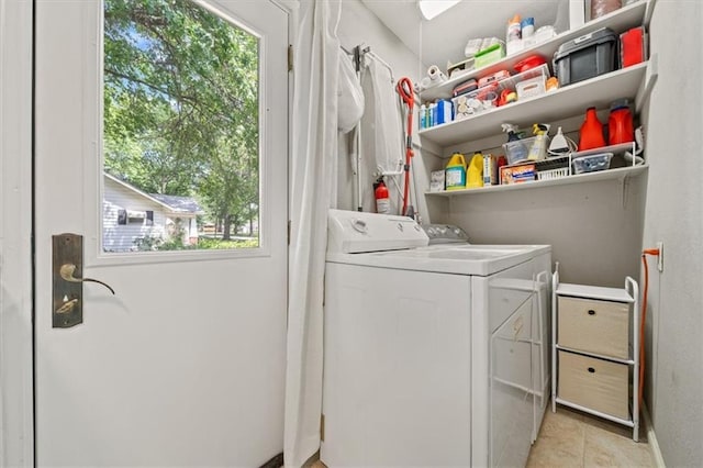 236 W Park St, Gardner, KS 66030 - laundry area with washing machine and clothes dryer and light tile patterned flooring