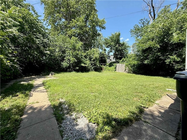2416 E 70th St, Kansas City, MO 64132 - view of grassy yard