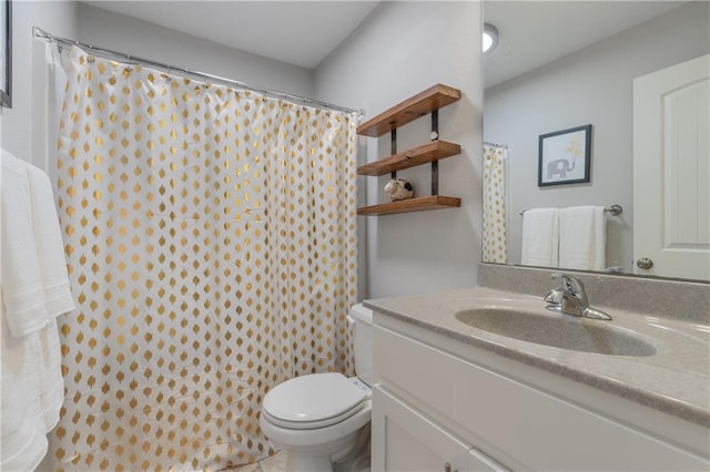 2712 E Sycamore St, Tonganoxie, KS 66086 - full bath with vanity and a shower with shower curtain