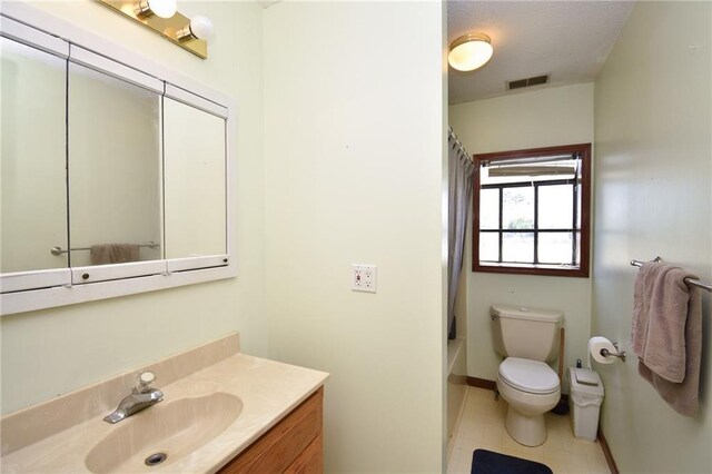 211 Southside Ct, Excelsior Springs, MO 64024 - bathroom featuring vanity and shower / bathtub combination with curtain