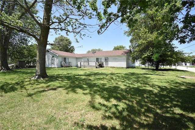 211 Southside Ct, Excelsior Springs, MO 64024 - view of front of home featuring a front yard
