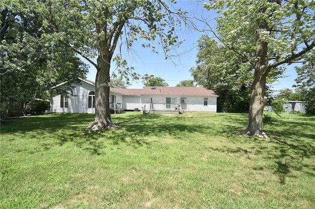 211 Southside Ct, Excelsior Springs, MO 64024 - rear view of house featuring a yard and a deck