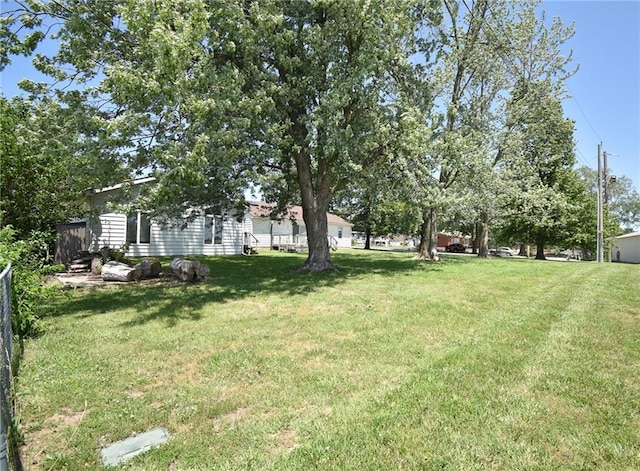 211 Southside Ct, Excelsior Springs, MO 64024 - view of yard